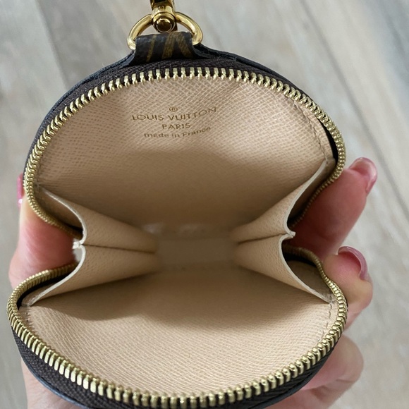 Authentic Louis Vuitton monogram coin purse - Picture 4 of 7
